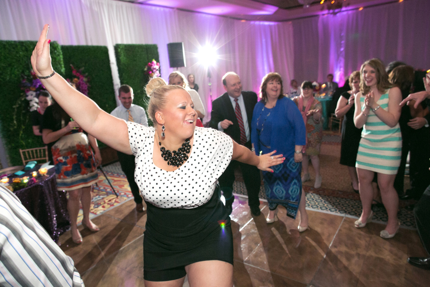 how to focus your photography at wedding receptions