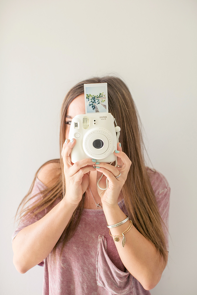 Chic snapping fun polaroid photos. 