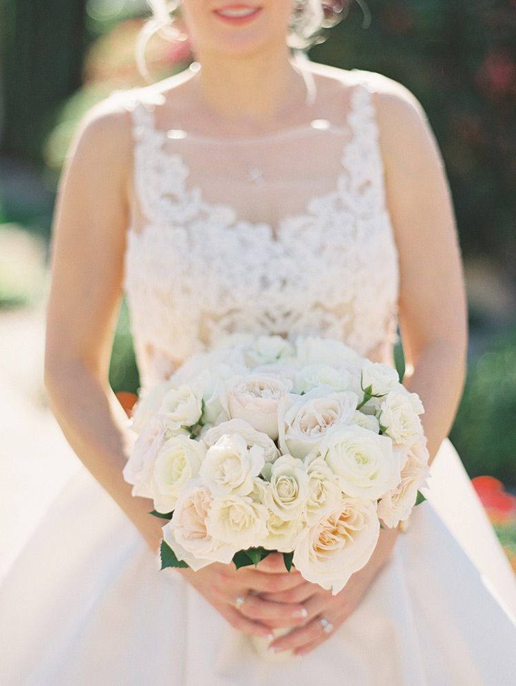 delicate bouquet in white & blush