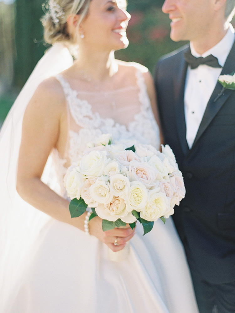 delicate bouquet in white & blush
