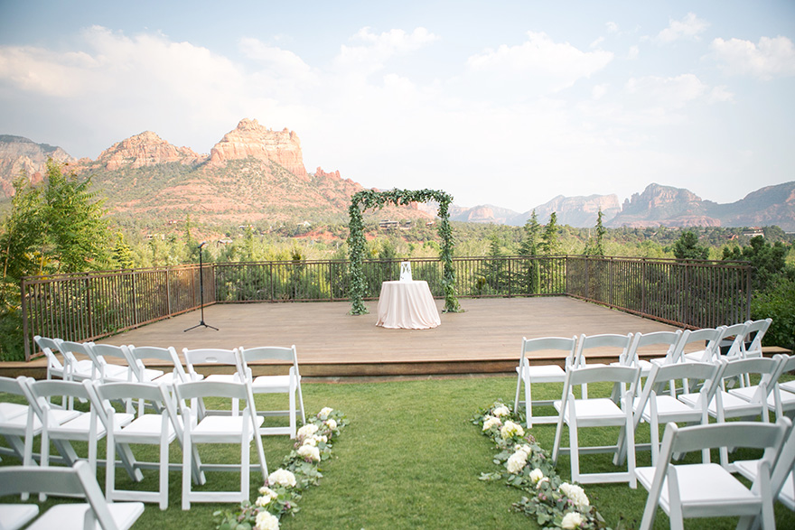 outdoor wedding at L'Auberge de Sedona