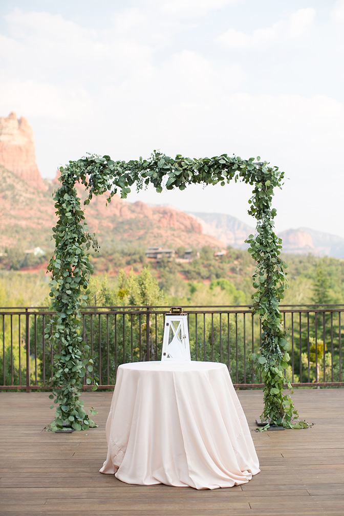 outdoor wedding at L'Auberge de Sedona