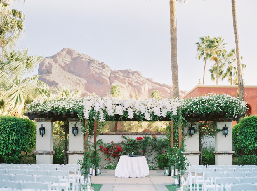 outdoor ceremony at Omni Scottsdale Resort at Montelucia
