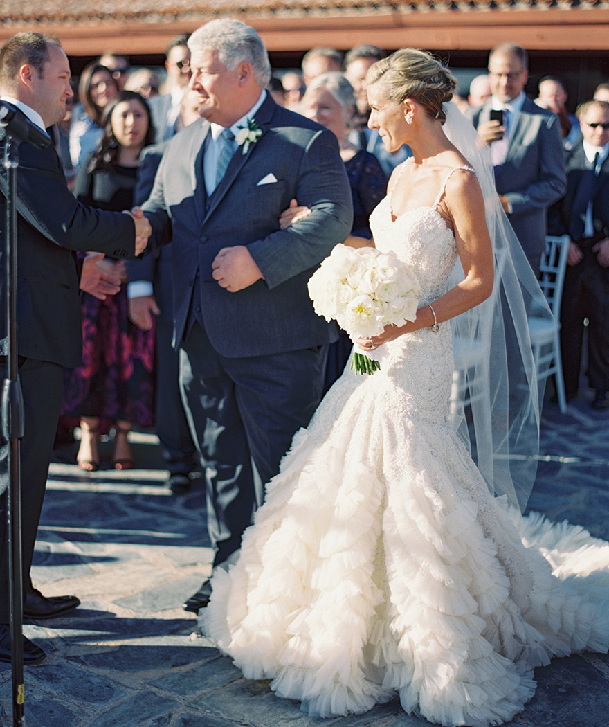 Outdoor wedding ceremony at Different Pointe of View