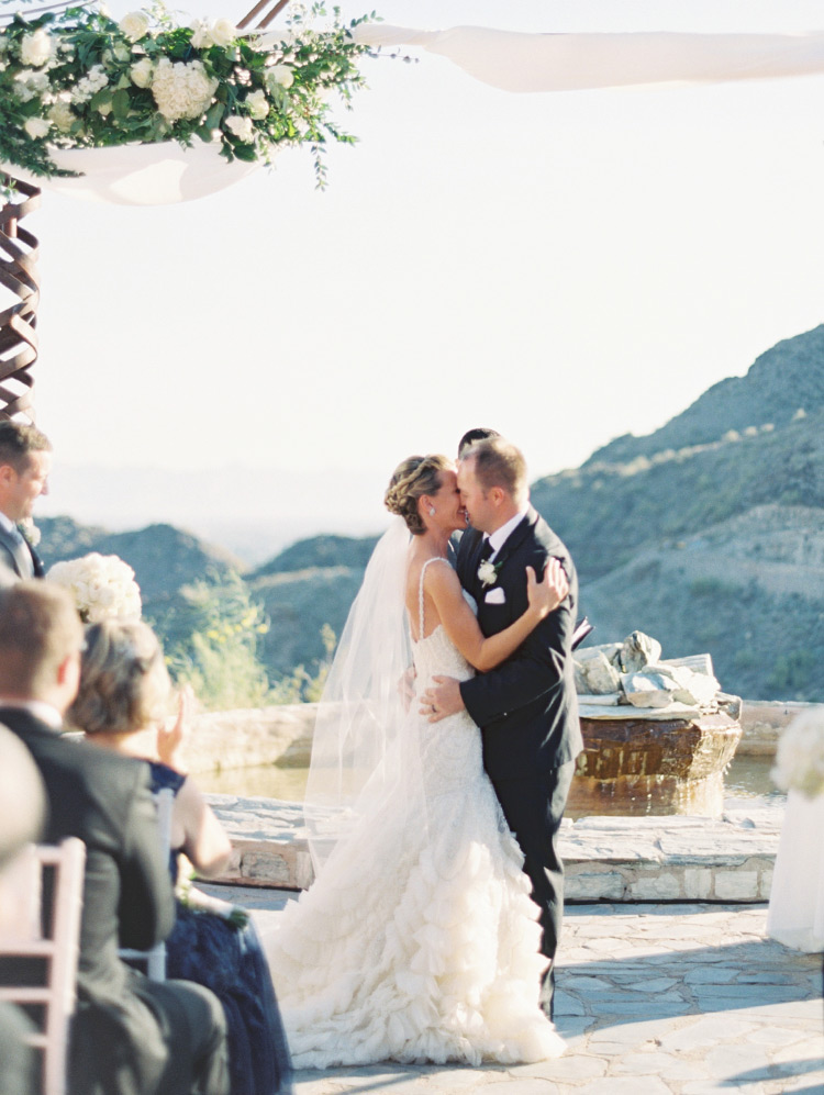 Outdoor wedding ceremony at Different Pointe of View