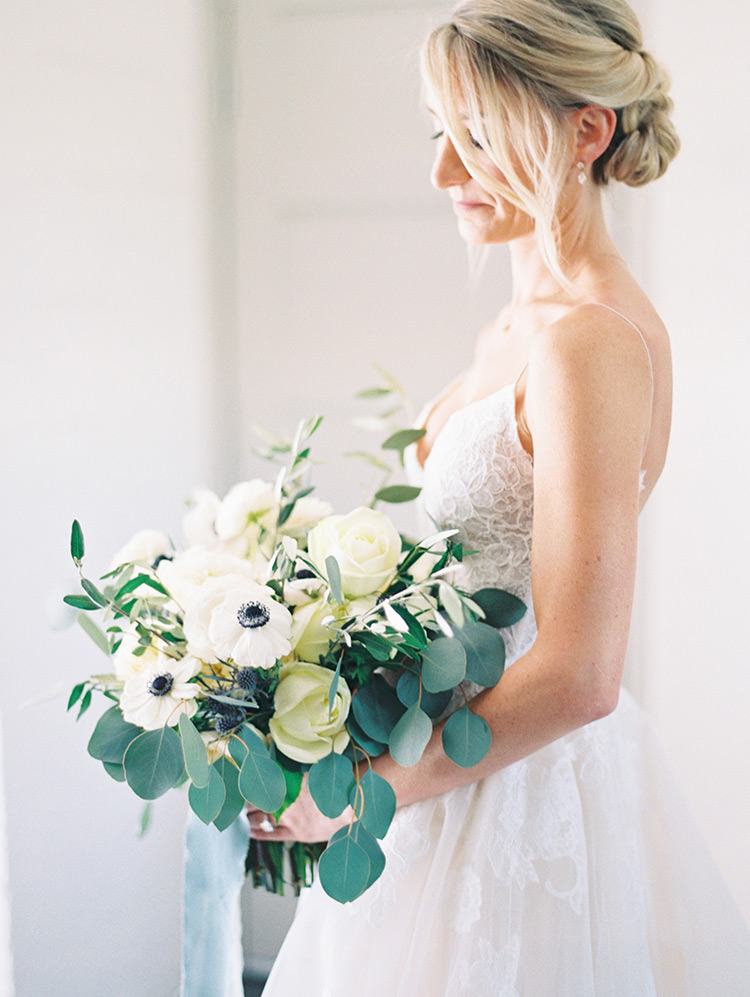 modern, natural bouquet with anemones and thistles