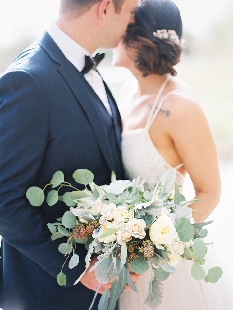 soft & natural wedding bouquet