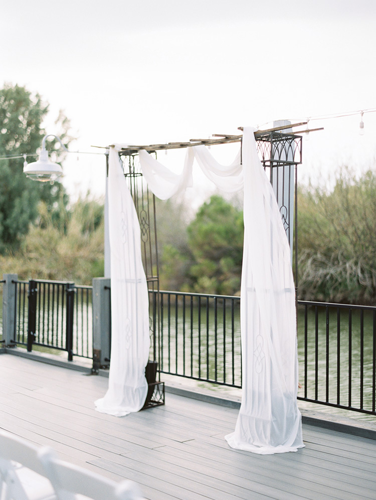 outdoor wedding ceremony on the lake