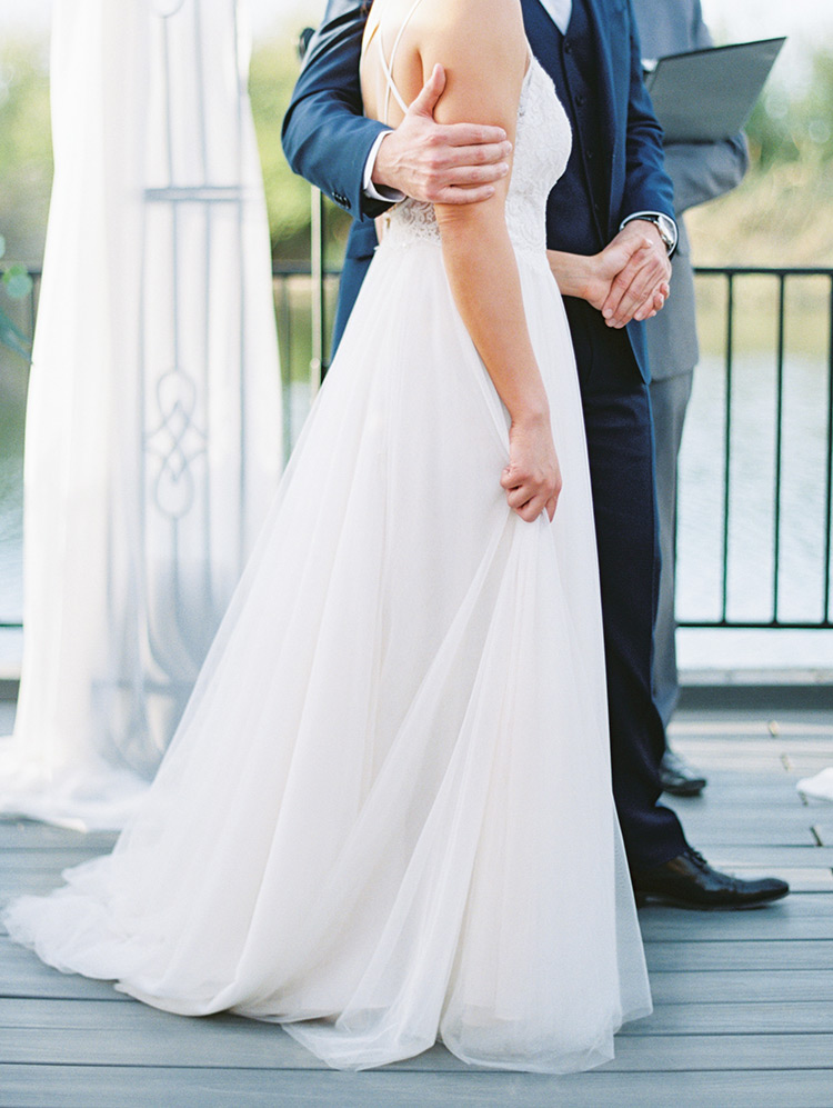outdoor wedding ceremony on the lake